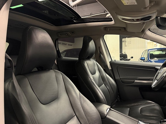 Volvo XC60 8 of 25