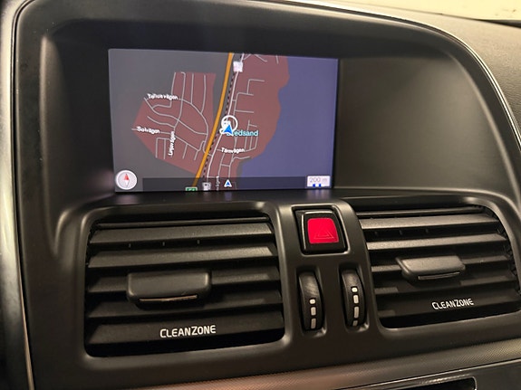 Volvo XC60 13 of 25