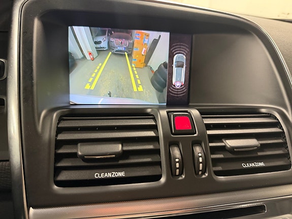 Volvo XC60 14 of 25