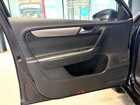 Volkswagen Passat 14 of 15