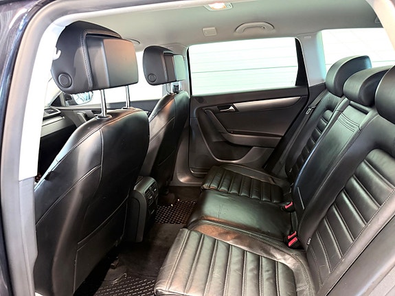 Volkswagen Passat 11 of 15