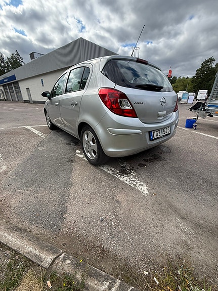 Opel Corsa 2 of 5