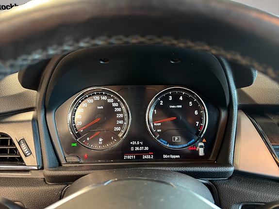 BMW 225xe 17 of 25