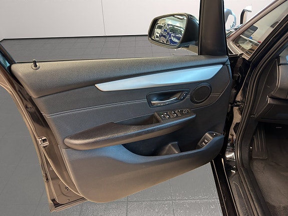BMW 225xe 15 of 25
