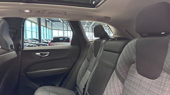 Volvo XC60 10 of 21