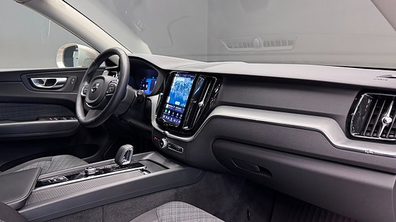 Volvo XC60 8 of 21