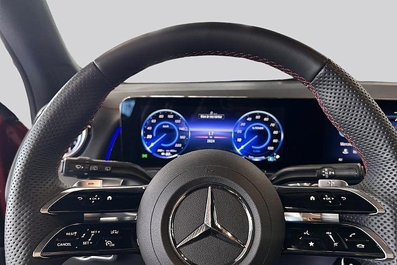 Mercedes-Benz EQB250+ 10 of 16