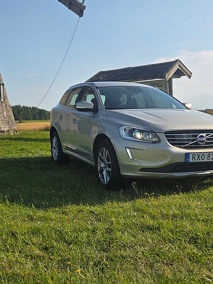 Volvo XC60 2 of 7
