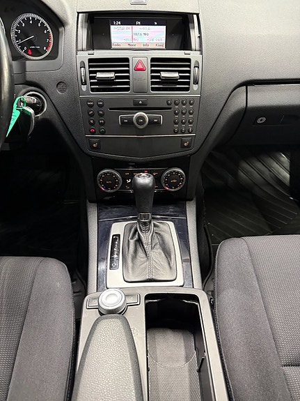 Mercedes-Benz C180 16 of 20