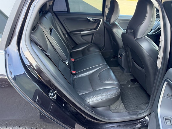 Volvo V60 19 of 30