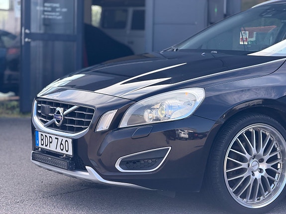 Volvo V60 2 of 30