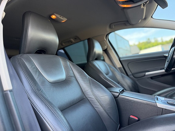 Volvo V60 22 of 30