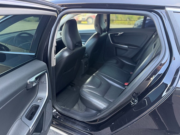 Volvo V60 16 of 30