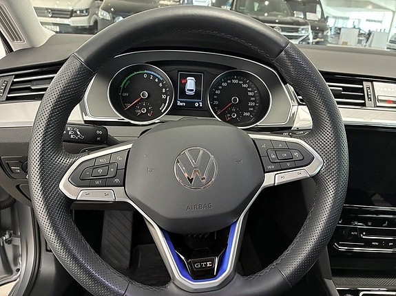 Volkswagen Passat 12 of 20