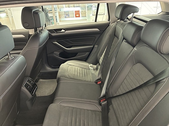Volkswagen Passat 16 of 20