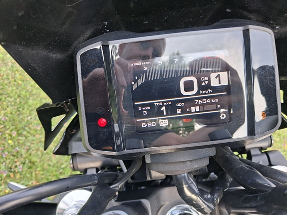 Yamaha MT-09 2 of 6