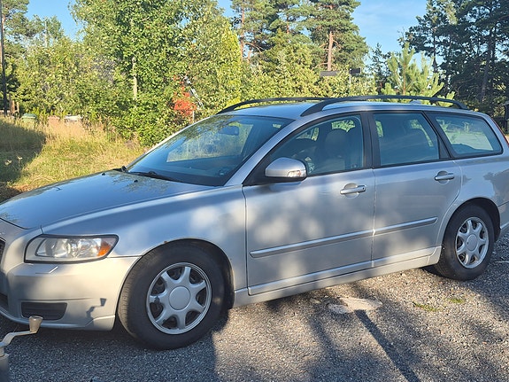 Volvo V50 2 of 8