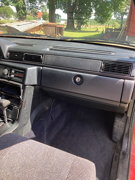 Volvo 740 2 of 7