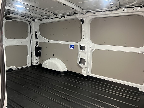 Ford Transit Custom 12 of 30