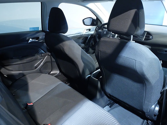 Peugeot 308 5 of 8
