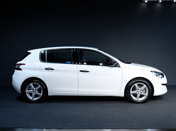 Peugeot 308 2 of 8