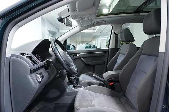Volkswagen Touran 8 of 25