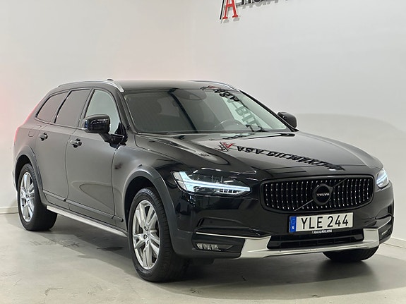 Volvo V90 Cross Country 2 of 26