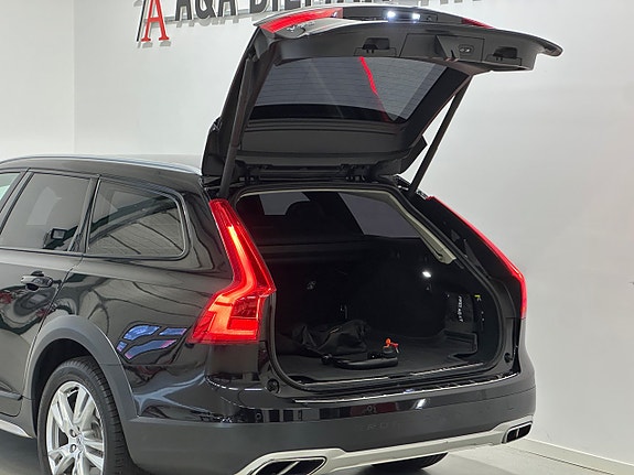 Volvo V90 Cross Country 9 of 26