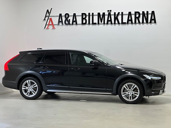 Volvo V90 Cross Country 4 of 26