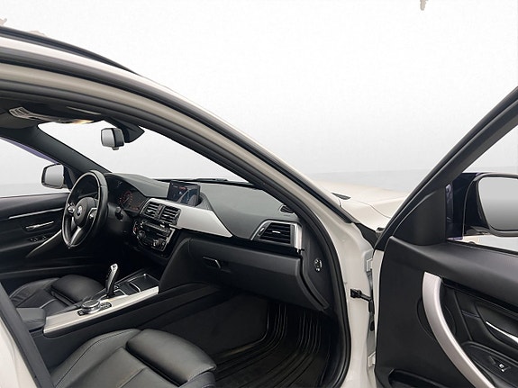 BMW 320d 25 of 30