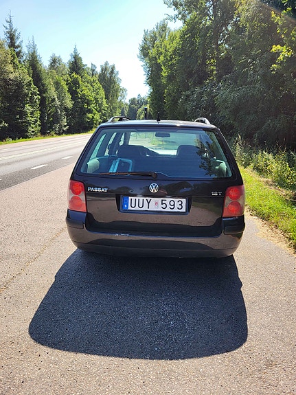 Volkswagen Passat 4 of 9
