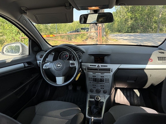 Opel Astra 9 of 16
