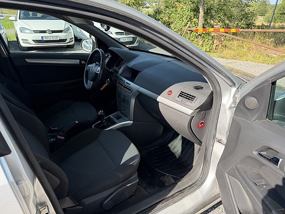 Opel Astra 12 of 16