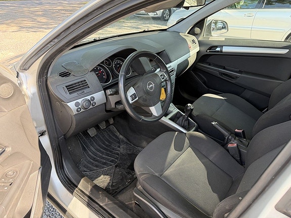 Opel Astra 10 of 16
