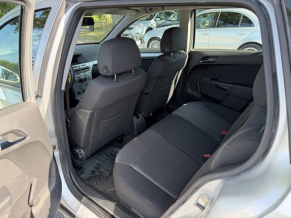 Opel Astra 15 of 16