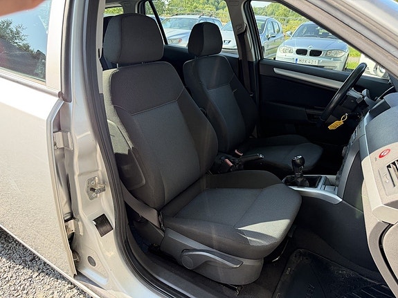 Opel Astra 13 of 16
