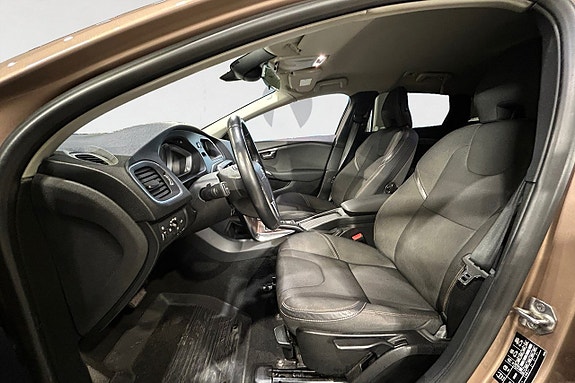 Volvo V40 Cross Country 10 of 17