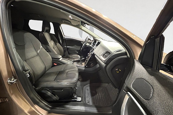 Volvo V40 Cross Country 15 of 17