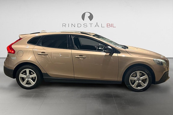 Volvo V40 Cross Country 7 of 17