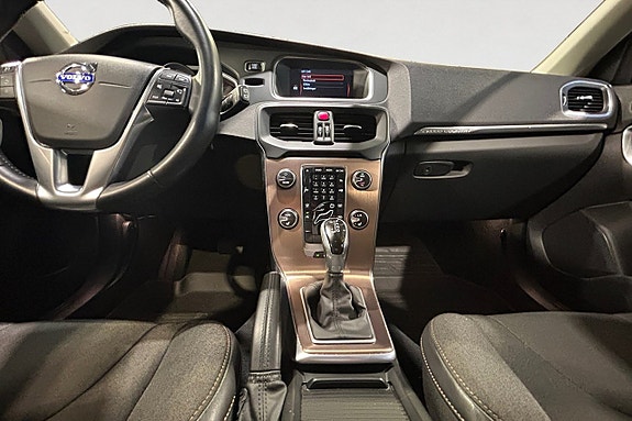 Volvo V40 Cross Country 12 of 17