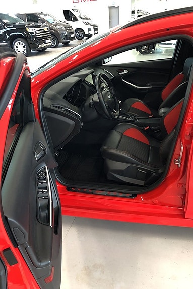 Ford Focus 10 of 12