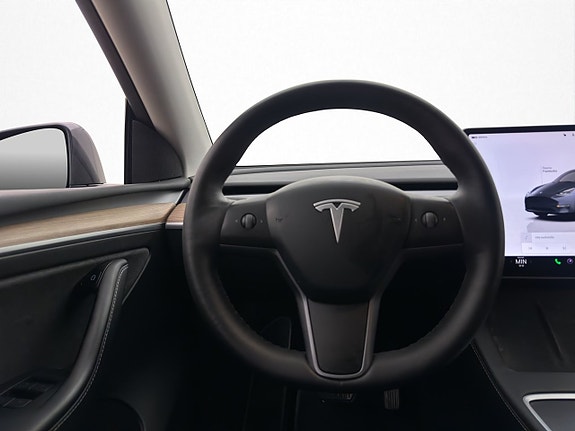 Tesla Model Y 15 of 30