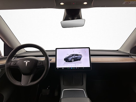 Tesla Model Y 14 of 30