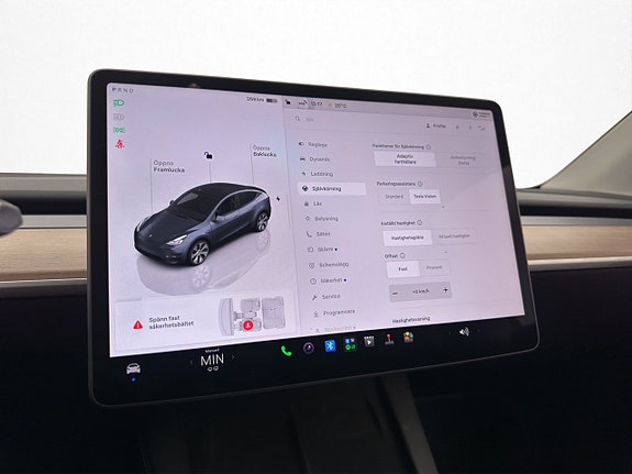 Tesla Model Y 24 of 30