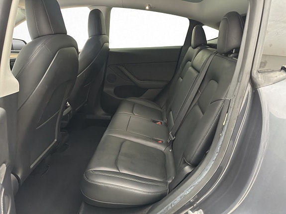 Tesla Model Y 29 of 30