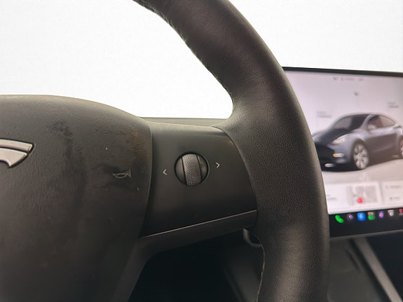 Tesla Model Y 17 of 30