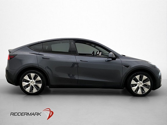 Tesla Model Y 9 of 30