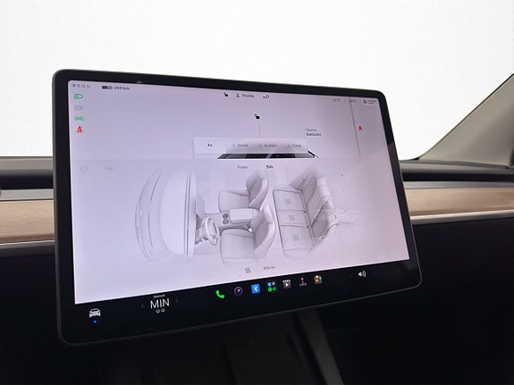 Tesla Model Y 23 of 30