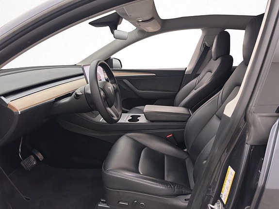 Tesla Model Y 12 of 30