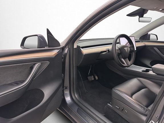 Tesla Model Y 11 of 30